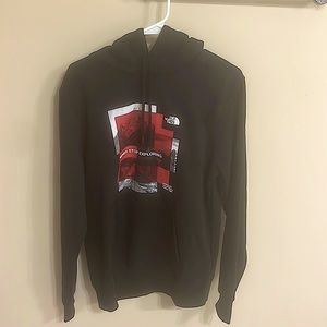 Medium North Face Stripe Mix PO HDY TNFBLK/HORIZRD (Black/White/Red)